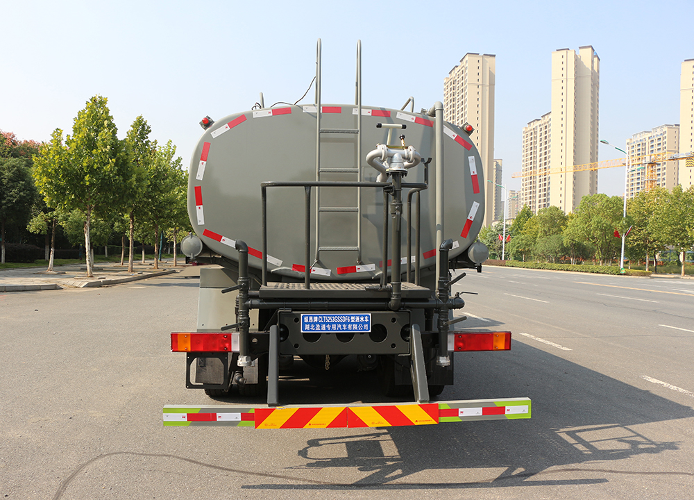 18.3方天龍后雙橋龍擎350馬力灑水車