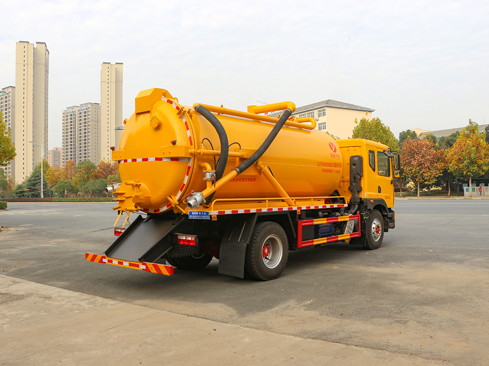 CLT5181GXWEQ6型吸污車